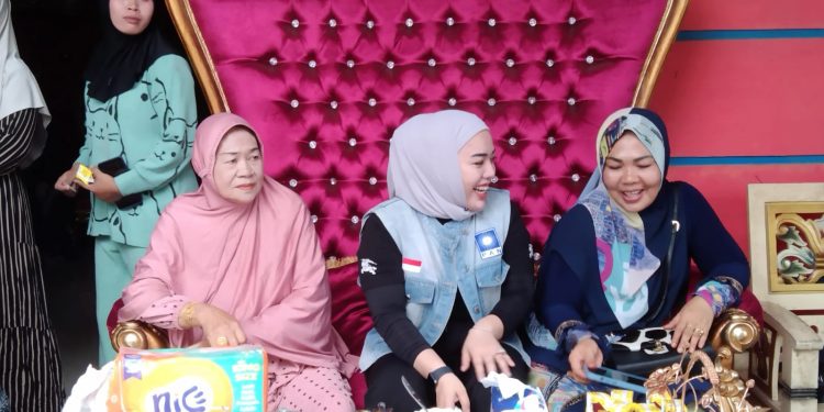 Kunjungan  Hj.Nurlenni Caleg dari PAN dapil 4 Di Sambut Dengan Penuh Keramahan.Faktanya.