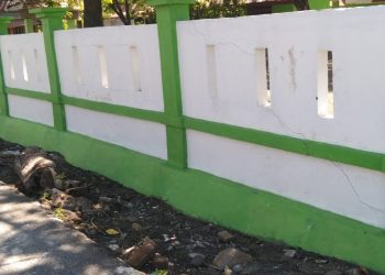 Baru Dua Bulan Usai Dikerja, Proyek Pagar SDI 182 Barandasi Tamalatea Sudah Retak Retak