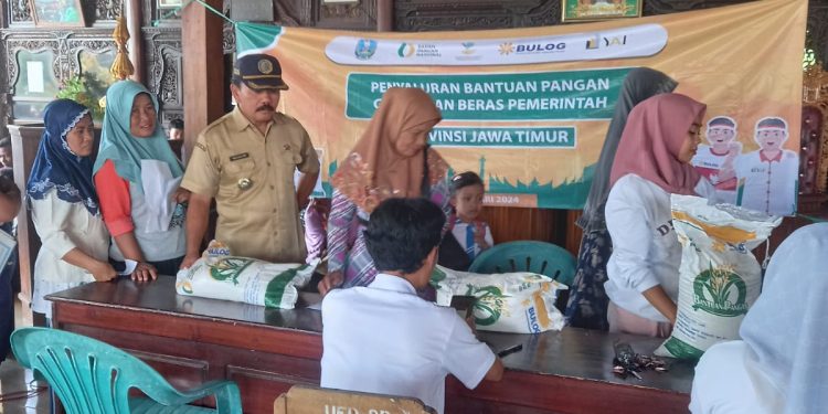 Pemdes Pelem Salurkan Bantuan Pangan Pada 651 KPM, Kades Berharap Bisa Ringankan Kebutuhan