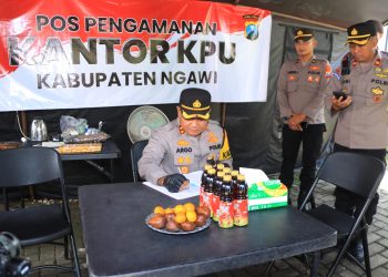 Pastikan Keamanan Logistik Pemilu, Kapolres Ngawi Patroli dan Cek Gudang KPU