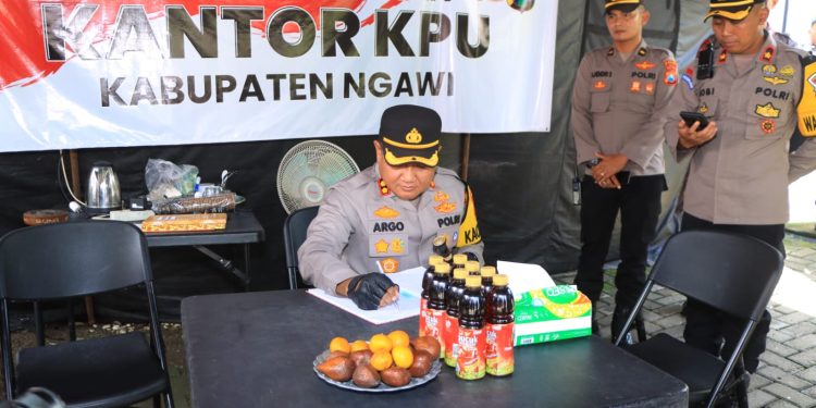 Pastikan Keamanan Logistik Pemilu, Kapolres Ngawi Patroli dan Cek Gudang KPU