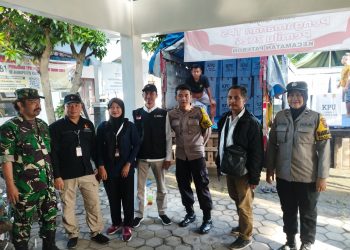 Pastikan Logistik Pemilu Aman, Polsek Patebon Kawal Kotak Suara Dari PPK ke PPS