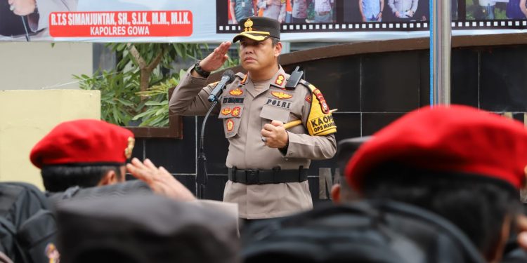 Kapolres Gowa Pimpin Apel Pergeseran Pasukan untuk Pengamanan TPS Pemilu Serentak 2024
