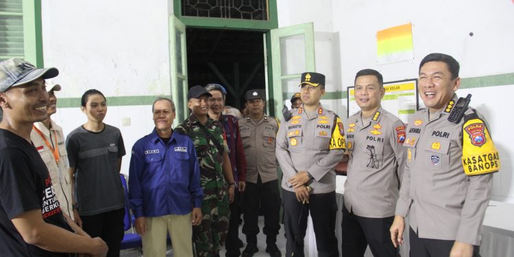 Kapolres Kediri Kota Dampingi Pamatwil Polda Jatim Cek Kesiapan TPS Pemilu 2024