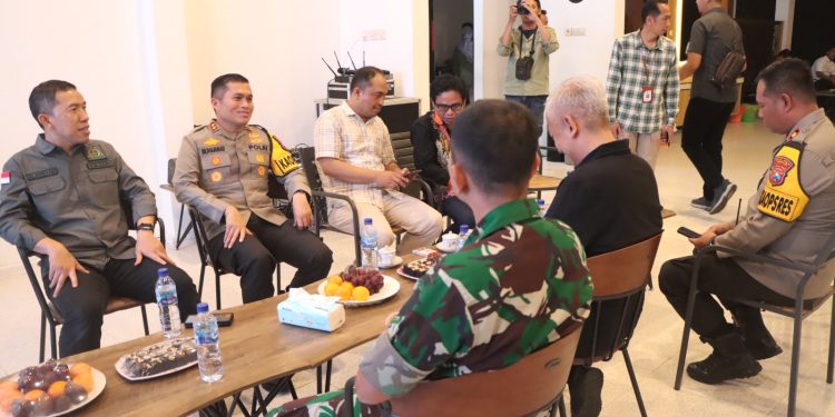 Kapolres Nganjuk Minta Anggota Pam TPS untuk Tetap Waspada Pasca Pungut dan Hitung Suara