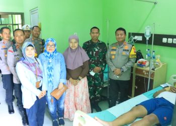Sinergitas TNI Polri di Ngawi Kunjungi dan Beri Motivasi Petugas KPPS yang Sakit