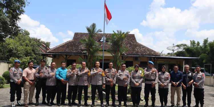 Kapolres Kediri Kota Cek Sarana Prasarana dan Kelengkapan Pelayanan Publik di Polsek Jajaran