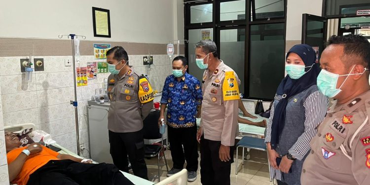 Kapolres Nganjuk Kunjungi Petugas PKD dan KPPS yang Dirawat Pasca Pemungutan dan Penghitungan Suara