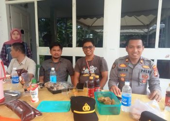 Kapolsek Galesong Utara Dampingi Kabid Labfor Polda sulsel Kawal Proses Perhitungan Suara di Kantor Kecamatan Galesong Utara takalar.