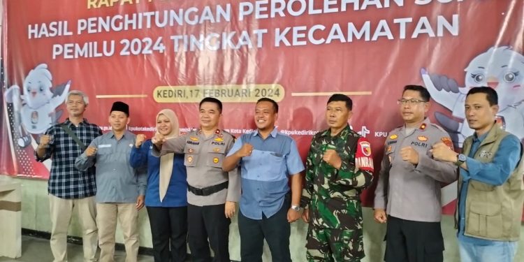 Polres Kediri Kota Jaga Ketat Rekapitulasi Hasil Perolehan Suara Pemilu 2024 di PPK