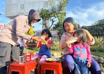*Kabid Humas Polda Jabar : Peduli Stunting, Polisi Berbagi Sarapan Gratis dan Minum Susu Gratis Untuk Bumil Serta Anak*