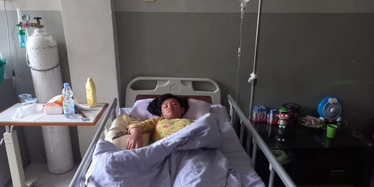 Bentuk Kepedulian, Polres Enrekang Kunjungi Petugas KPPS Yang Sakit