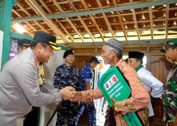 Bahagianya Mbah Surat Terima Program Bedah Rumah Polres Ngawi