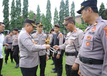 Kesiapan Operasional dalam Rangka Pemilu 2024: Polres Madiun Gelar Apel Pengecekan Anggota Pam TPS