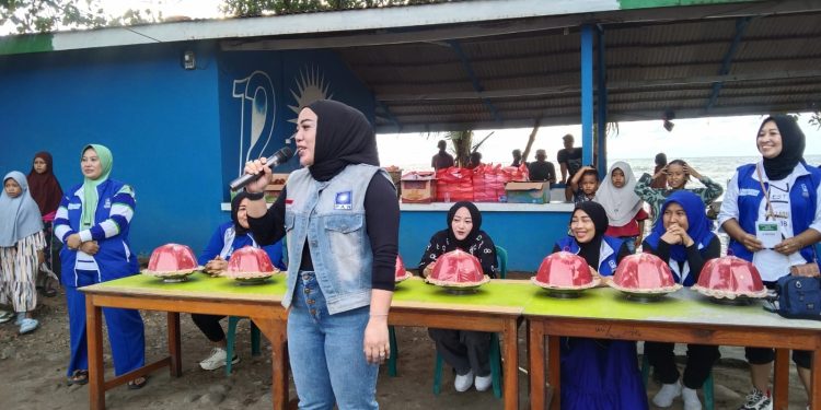 Luar biasa sambutan hangatx masyarakat caleg DPRD PAN NO URUT I. HJ. NUERLENNI KAHAR SIBALI,DI DAPIL IV. KAB. TAKALAR.