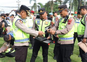 Wakapolres Batang Kompol Raharja Pimpin Apel Pembekalan Petugas Pengamanan TPS: Kesiapan Total untuk Pemilu 2024