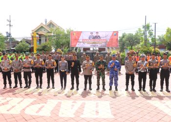 Kapolres Beri Penghargaan Kepada 30  Personel Polres, Kodim dan Masyarakat Ngawi