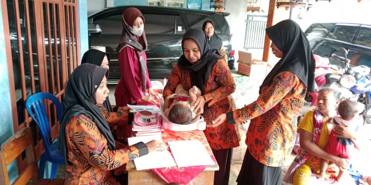 Pastikan Tumbuh Kembang Anak, Pemdes Picisan Rutin Gelar Posyandu Setiap Bulan