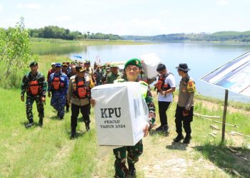 Aksi Forkopimda Ngawi Sebrangi Waduk, Distribusi Logistik Pemilu