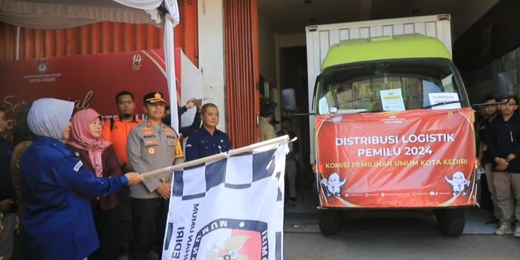 Jamin Keamanan Polres Kediri Kota Kawal Pengiriman Kotak Suara Hingga ke PPS