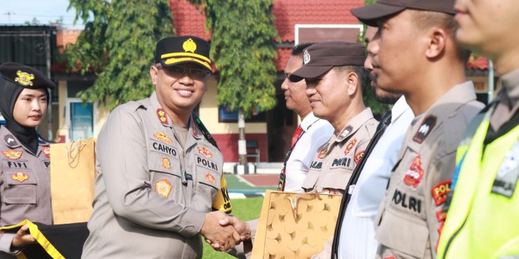 Penghargaan Kinerja: Kapolres Batang Berikan Reward dan Apresiasi Prestasi Anggota Polri dan ASN