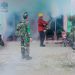 Cegah Penularan DBD, Babinsa Koramil 02/Enrekang Bersama PKM Kota Laksanakan Fogging