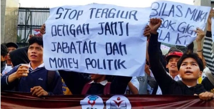 Ribuan pemuda lakukan aksi penolakan hak angket di DPR/DPD/MPR RI