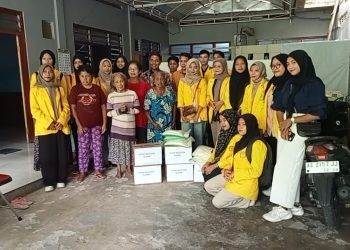 Aliansi Mahasiswa Ngawi Gelar Bakti Sosial di Panti Jompo