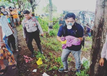 Polsek Pallangga dan Inafis Polres Gowa Datangi TKP Penemuan Mayat Bayi Perempuan