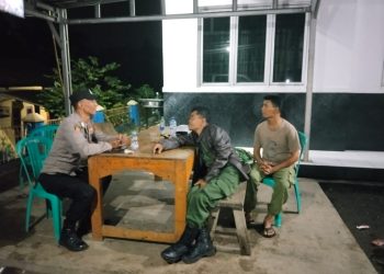 Kabid Humas Polda Jabar : Bhabinkamtibmas dan Linmas Ngawangkong di Kantor Desa Tamanmekar