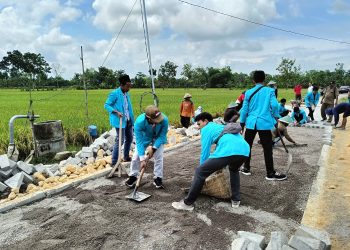 Giat Pavingisasi Mahasiswa IAI Ngawi Sebagai Cooling System Pasca Pemilu 2024