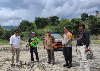 *Kapolres Tana Toraja Bersama Kadis Lingkungan Hidup Meninjau Lokasi Diduga Adanya Aktivitas Tambang*