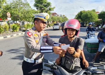 Sosialisasi dan Bagi Brosur Operasi Keselamatan Semeru 2024, Polantas Ngawi Turun Jalan