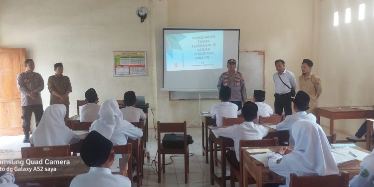 Polsek Subah Gelar Sosialisasi Pencegahan Bullying di Pondok Pesantren Al-Huda