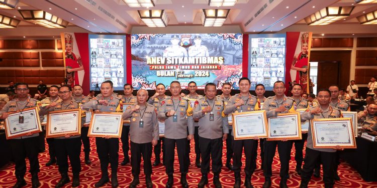 Membanggakan, Polres Nganjuk Terima Piagam Penghargaan Predikat Penilaian Kelas Tinggi dari Ombudsman RI