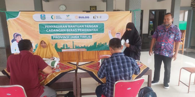 Pemdes Bangunjaya Salurkan Bantuan Pangan Tahap 2 Pada 303 KPM