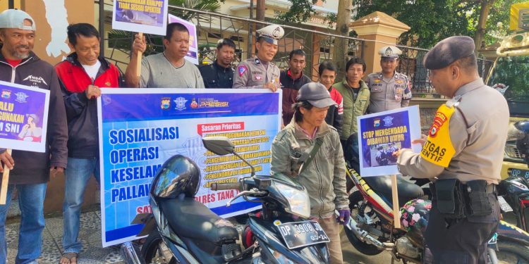 *Operasi Keselamatan Pallawa 2024 Hari Ke-9: Satlantas Polres Tana Toraja Sosialisasi Keselamatan pada Komunitas Tukang Ojek dan Supir Angkot*