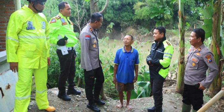 Kapolres Ngawi Patroli Cek Debit Air