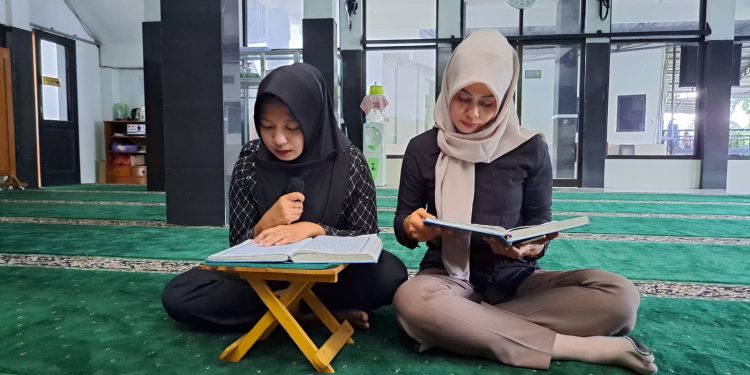 Kapolres Nganjuk Mengajak Anggotanya Mengisi Bulan Ramadan dengan Beribadah, Salah Satunya Membaca Al-Qur’an