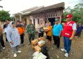 TNI Polri dan BPBD Bantu Warga Bersihkan Puing-Puing Reruntuhan Akibat Puting Beliung