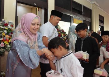 Kabid Humas Polda Jabar : Gapai Berkah Ramadhan, Polisi Santuni Puluhan Anak Yatim