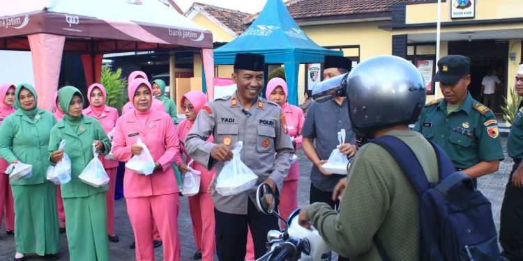 Dapur SAE Ramadhan Kembali Hadir, Kali Ini di Polsek Ngawi