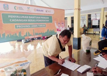 Pemdes Krosok Salurkan Bantuan Pangan Pada 325 KPM, Kades Berharap Bisa Ringankan Kebutuhan