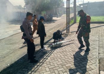 Dinas Kesehatan Tulungagung Bersama Tiga Pilar Lakukan Fogging di Wilayah Campurdarat