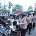 Raih Berkah Ramadhan, Polwan Polda Jabar Bagi Bagi Takjil Gratis Kepada Masyarakat Pengguna Jalan
