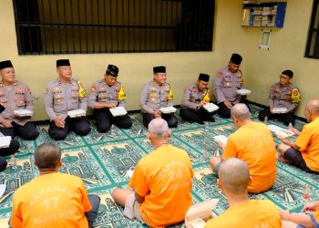 Kapolres Ngawi Buka Puasa Bersama Tahanan