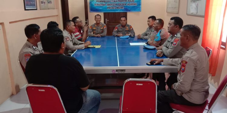 Sipropram Polres Ngawi Beri Pembinaan Etika Kepada Anggota Polsek Jajaran