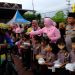 Polres Ngawi dan Bhayangkari serta Anak TK Berbagi Berkah Ramadhan