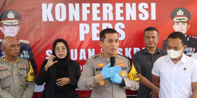 Konfernsi Pers Penemuan Mayat Perempuan Tanpa Identitas, di Rejoso.
