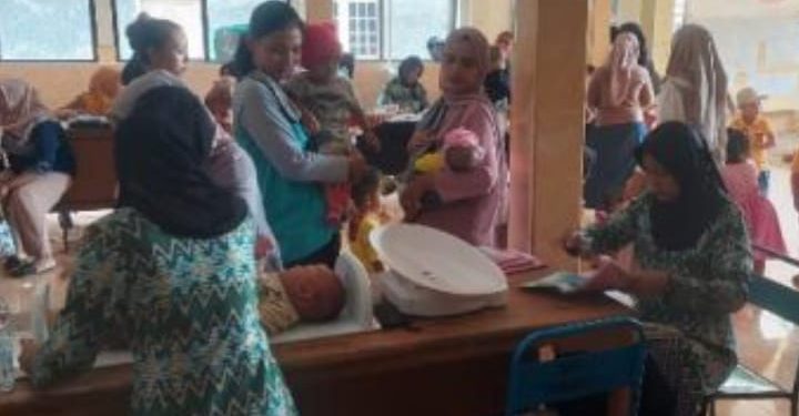 Pemdes Kedungcangkring mengelar acara posyandu berjalan lancar dan kondusif.